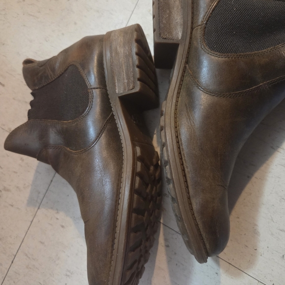 Ugg Brown Leather Chelsea Boots - Picture 5 of 7